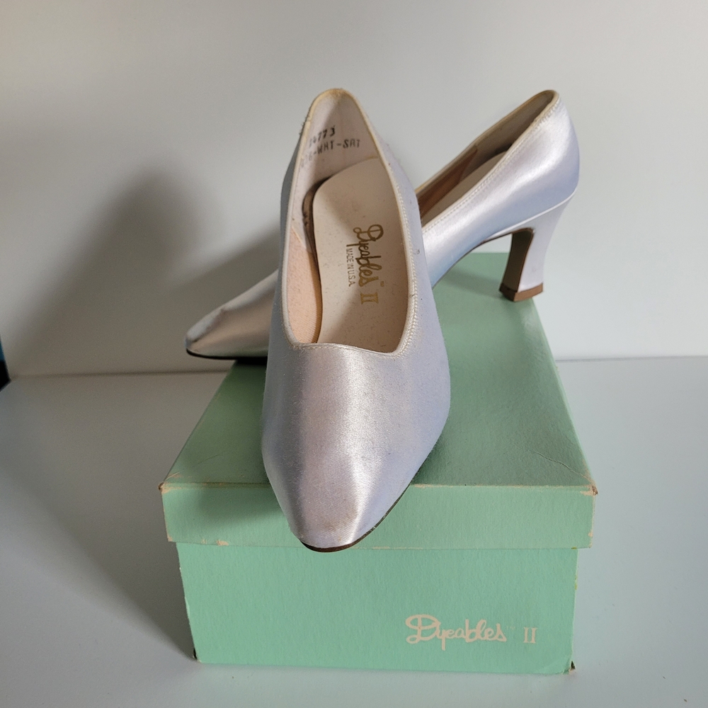Dyeables II Dreamy Silver Pointed-Toe Women's Heels by